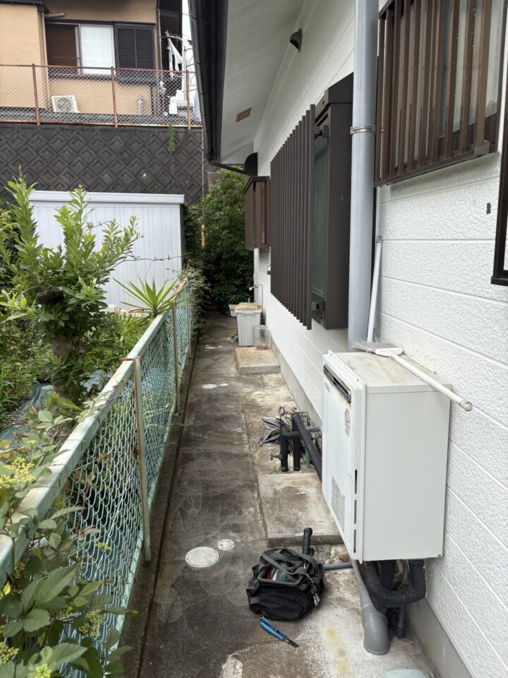 ガス給湯器（GX-S205AW-1R）交換前　横浜市戸塚区