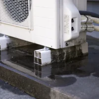 漏水しているエコキュートの画像